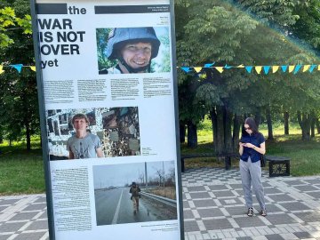 Російські злочини проти медіа: на Київщині відкрили фотовиставку, присвячену Максу Левіну