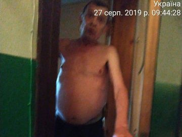 Муніципали покарали лучанина-нечупару, який викидав сміття зі свого балкону