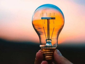 Українців закликають заощаджувати електроенергію у пікові вечірні години