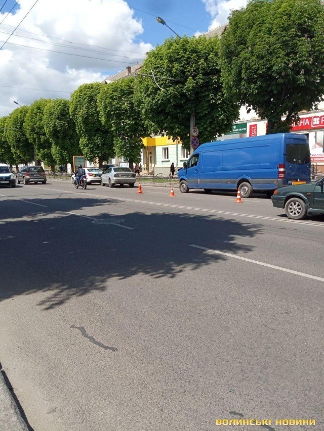 У Луцьку бус в'їхав у BMW. ФОТО