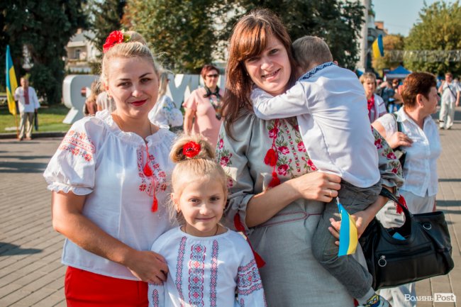 Луцьк у вишиванках. ФОТОРЕПОРТАЖ