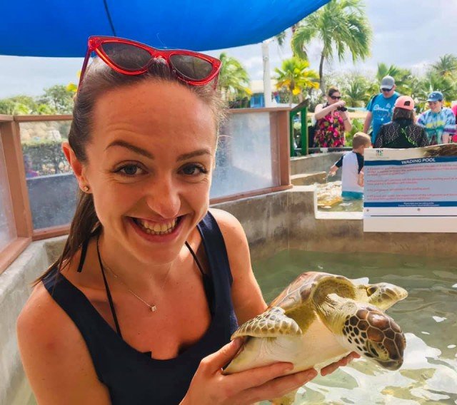 Ямайка, Гаваї, Мадагаскар: лучанка розповіла про роботу  на круїзному лайнері. ФОТО 