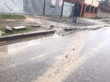 Будівельники забруднили дорогу у Луцьку