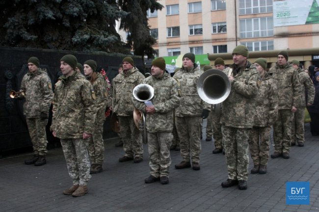 Нагороди, вітання та сльози щастя: у Володимирі урочисто зустріли воїнів 14-ї бригади. ФОТО. ВІДЕО