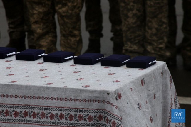 Нагороди, вітання та сльози щастя: у Володимирі урочисто зустріли воїнів 14-ї бригади. ФОТО. ВІДЕО