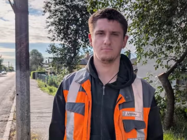 За день піднімає до двох тонн металу: історія молодого комунальника з Волині. ВІДЕО