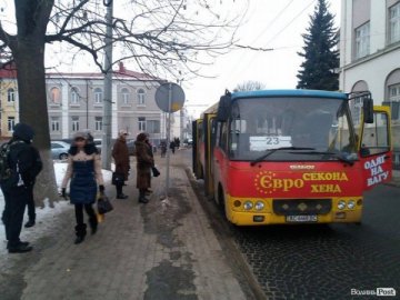 Лучани вимагають від влади змінити рух маршруту №23