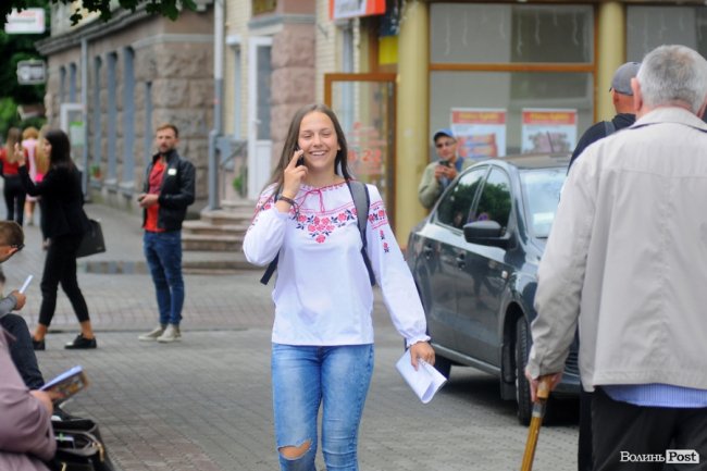 День вишиванки: світлини лучан в етнічному вбранні. ФОТО