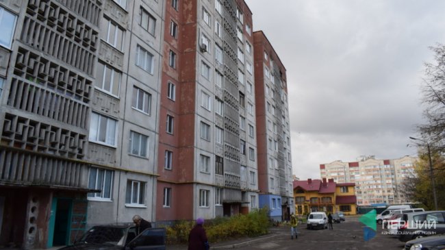 У Луцьку через прорив труб «тоне» будинок. ФОТО