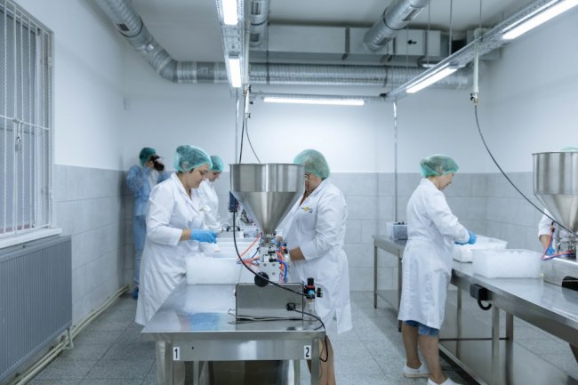 У Луцьку показали виробництво, яке займається рідинами для вейпів 