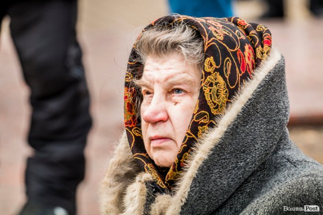 «Силою нашу церкву ніхто не забере»: як у Луцьку прихильники УПЦ (МП) на майдан вийшли. ФОТОРЕПОРТАЖ