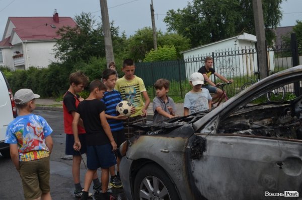 У Луцьку вщент згорів автомобіль.ФОТО