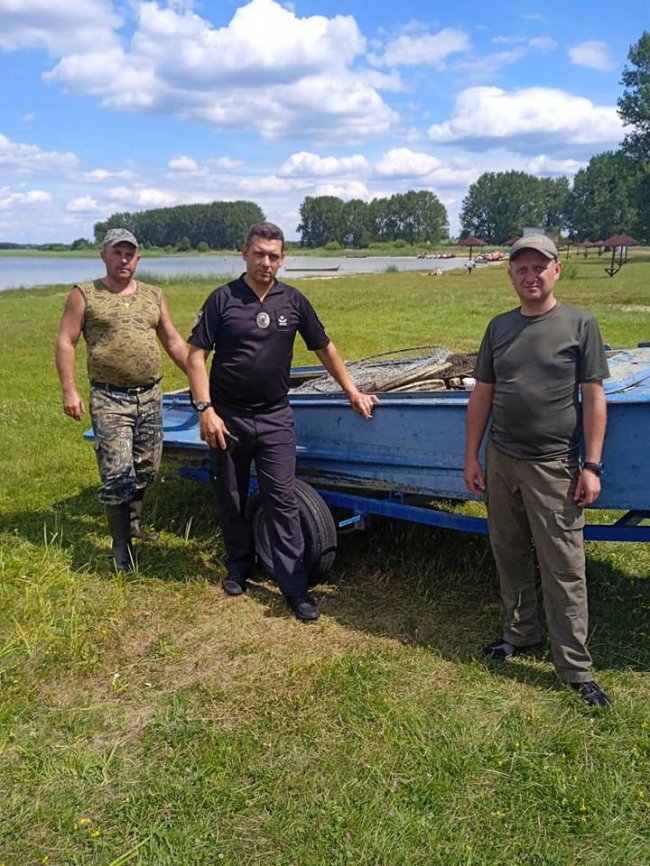 На Світязі виявили факти браконьєрства: вилучили 40 кілограмів риби