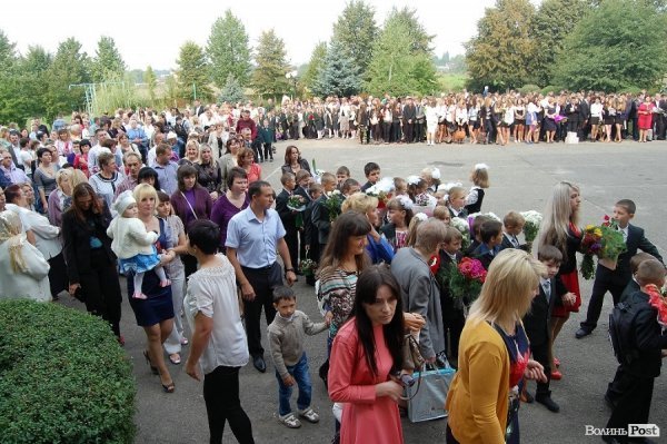 Луцькі депутати Яручик і Ткачук вітали першачків із Днем знань. ФОТО*