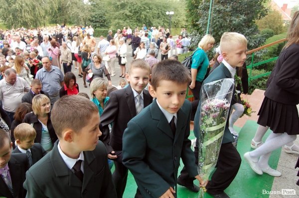 Луцькі депутати Яручик і Ткачук вітали першачків із Днем знань. ФОТО*