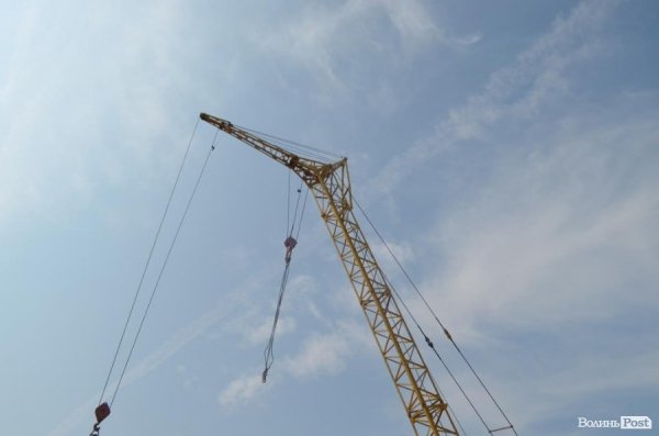 В затишному районі Луцька зводять сучасний житловий комплекс