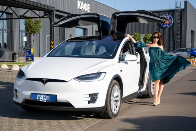 Як виграти безкоштовну фотосесію з розкішними авто*