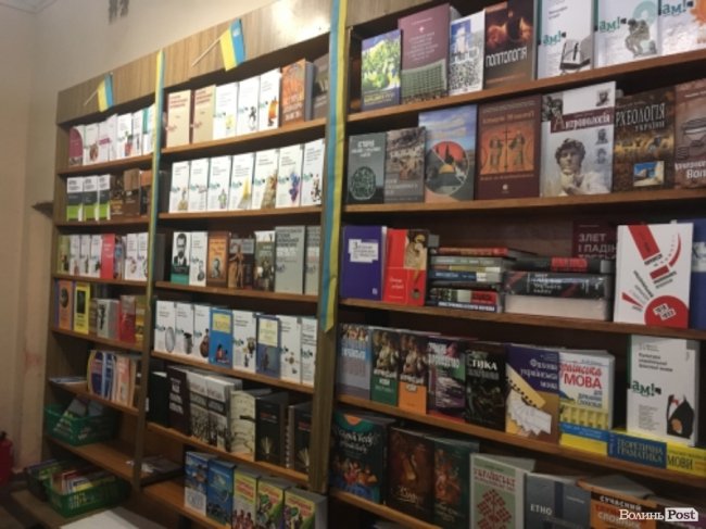 Захистіть нашу книгарню: у Луцьку просять зберегти «Освіту» 