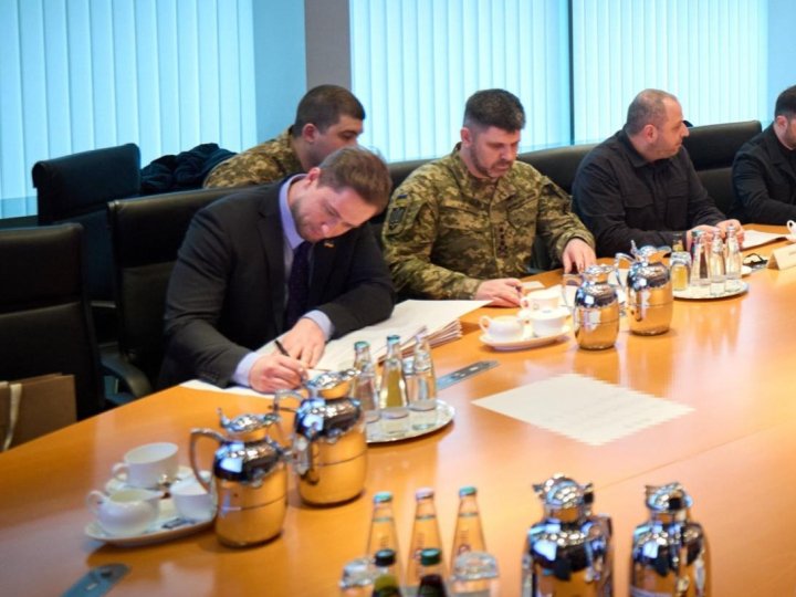 Посланці Трампа у Берліні тиснули на українську делегацію, вимагаючи віддати Донбас