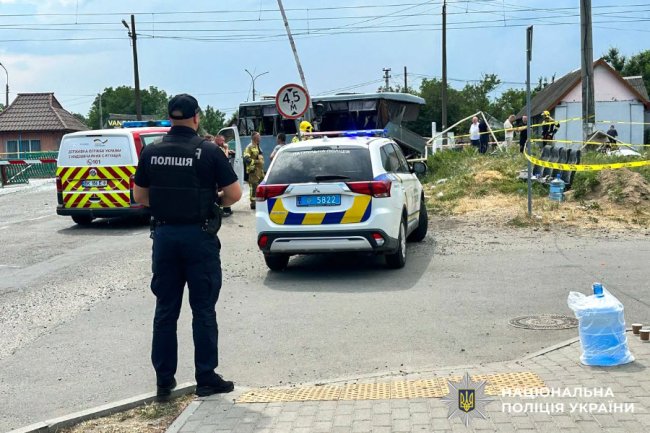На Рівненщині потяг зіткнувся з маршруткою: четверо загиблих