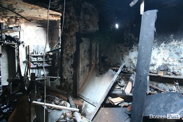 У центрі Луцька згоріла унікальна колекція книг. Власник підозрює підпал. ФОТО