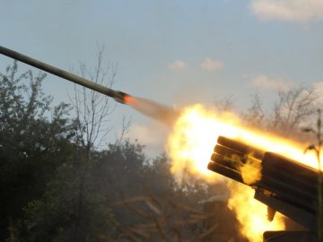 Показали, як артилеристи волинської бригади надсилають «подарунки» ворогу. ФОТО