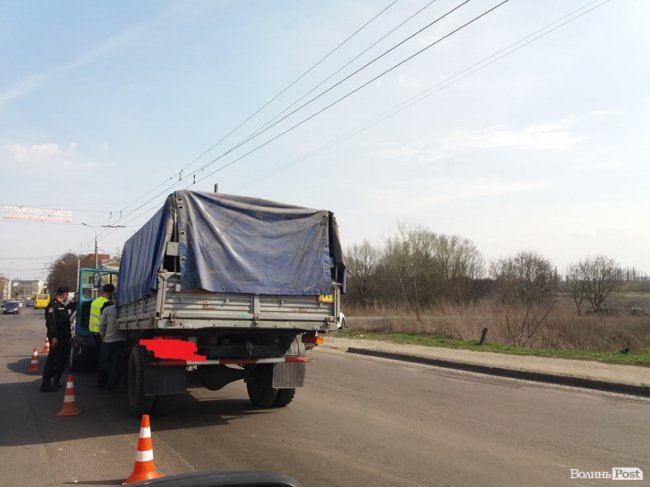Аварія в Луцьку: військове авто в'їхало в легковик. ФОТО