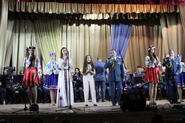 На Волині артисти ЗСУ дали концерт разом з фіналісткою «Голос. Діти-3». ФОТО