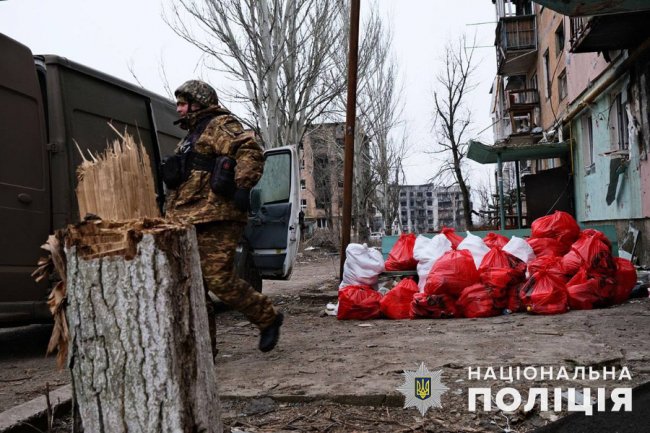 Як під землею у зруйнованому Вугледарі живуть люди: моторошні фото