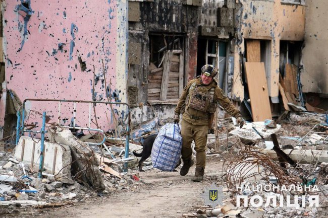 Як під землею у зруйнованому Вугледарі живуть люди: моторошні фото