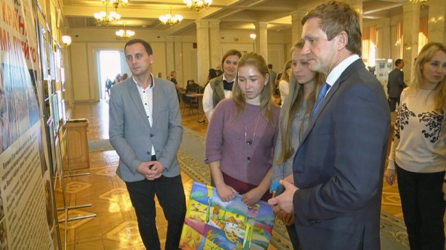 Картини дітей-художників з Луганщини про Волинь представили  у Верховній Раді. ФОТО. ВІДЕО 