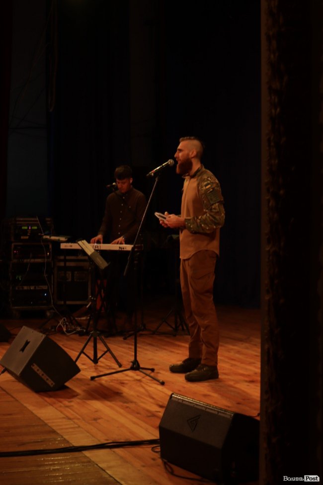 «Якщо Бог і є, він носить форму мого покоління»: Павло Вишебаба благодійним туром відвідав Луцьк 