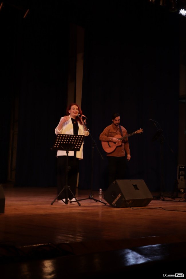 «Якщо Бог і є, він носить форму мого покоління»: Павло Вишебаба благодійним туром відвідав Луцьк 