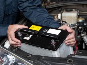 У волинянина під вікнами обчистили автомобіль