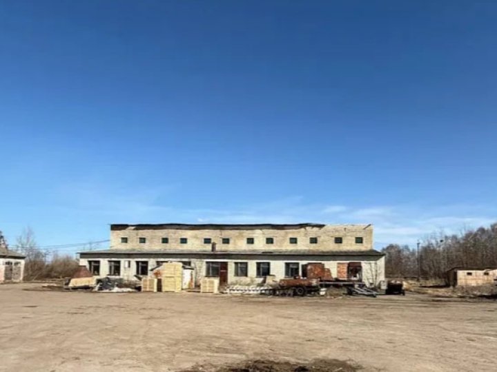 У селищі на Волині виставили на продаж промисловий комплекс із гаражами та майстернею