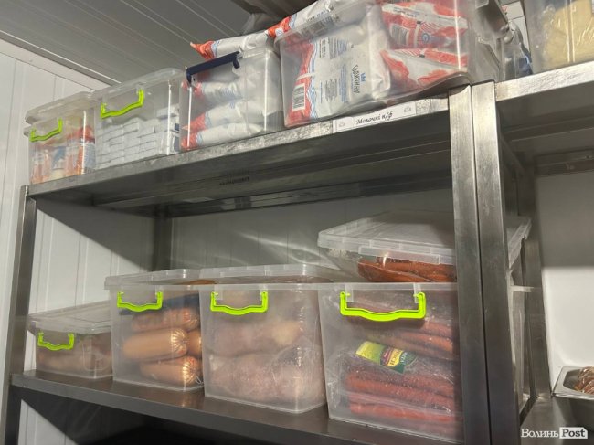 У яких умовах готують і зберігають їжу в «Пузатій хаті»: кухню ресторану показали зсередини. ФОТО