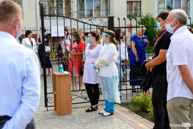 130 випускників луцьких шкіл урочисто отримали медалі: як це було. ФОТОРЕПОРТАЖ