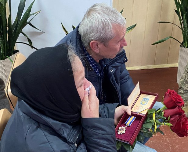 У громаді на Волині рідним загиблих Героїв вручили посмертні нагороди. ФОТО