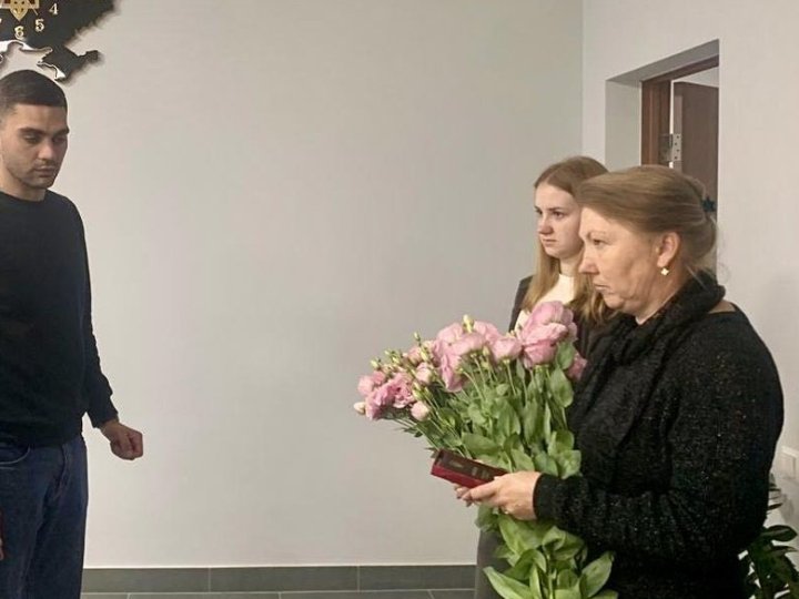 Орден «За мужність» вручили дружині та доньці загиблого бійця з Волині