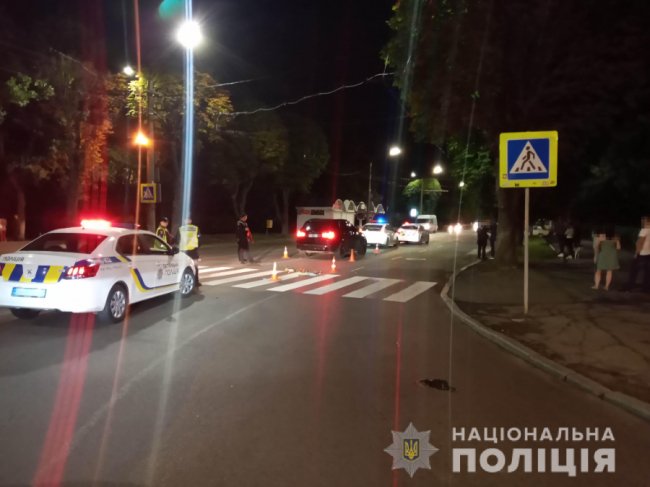 У Луцьку на пішохідному переході автівка збила жінку з 4-річним сином