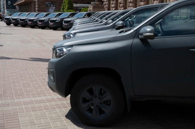 Авто, системи РЕБ, антени, - Кличко передав від киян допомогу для захисників на Сході 