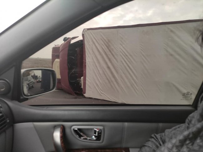 На дорозі Горохів – Луцьк перекинулася вантажівка. ФОТО