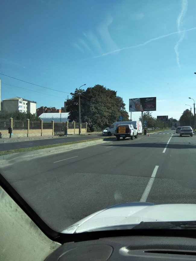 У Луцьку бус протаранив легковик. ФОТО