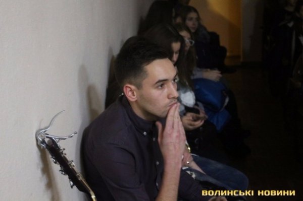 Однокласники постраждалого на Дубнівській зібрали 6 тисяч 