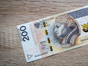 У Польщі з 1 липня припинять виплати допомоги тим, хто прийняв у себе українців, які рятуються від війни