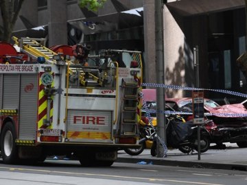 У Мельбурні автівка в'їхала в натовп людей