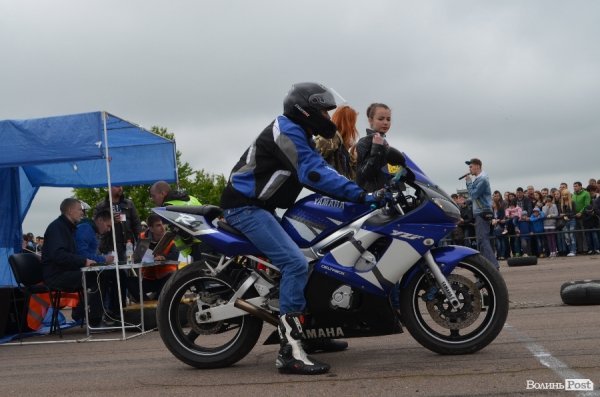 Поблизу Луцька відбулись показові заїзди мотоциклістів. ФОТО