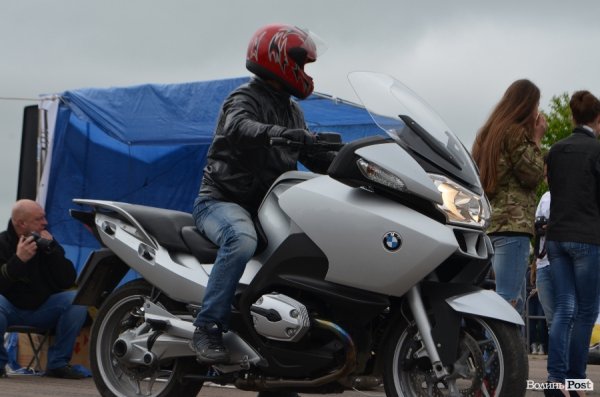 Поблизу Луцька відбулись показові заїзди мотоциклістів. ФОТО