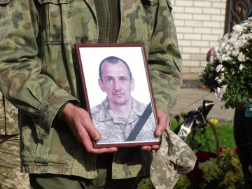 Став на захист України у перший день повномасштабної війни: на Волині попрощалися з Героєм Юрієм Павліком