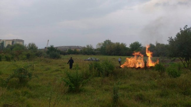 Їх штрафують, а вони палять: муніципали знову зловили порушників